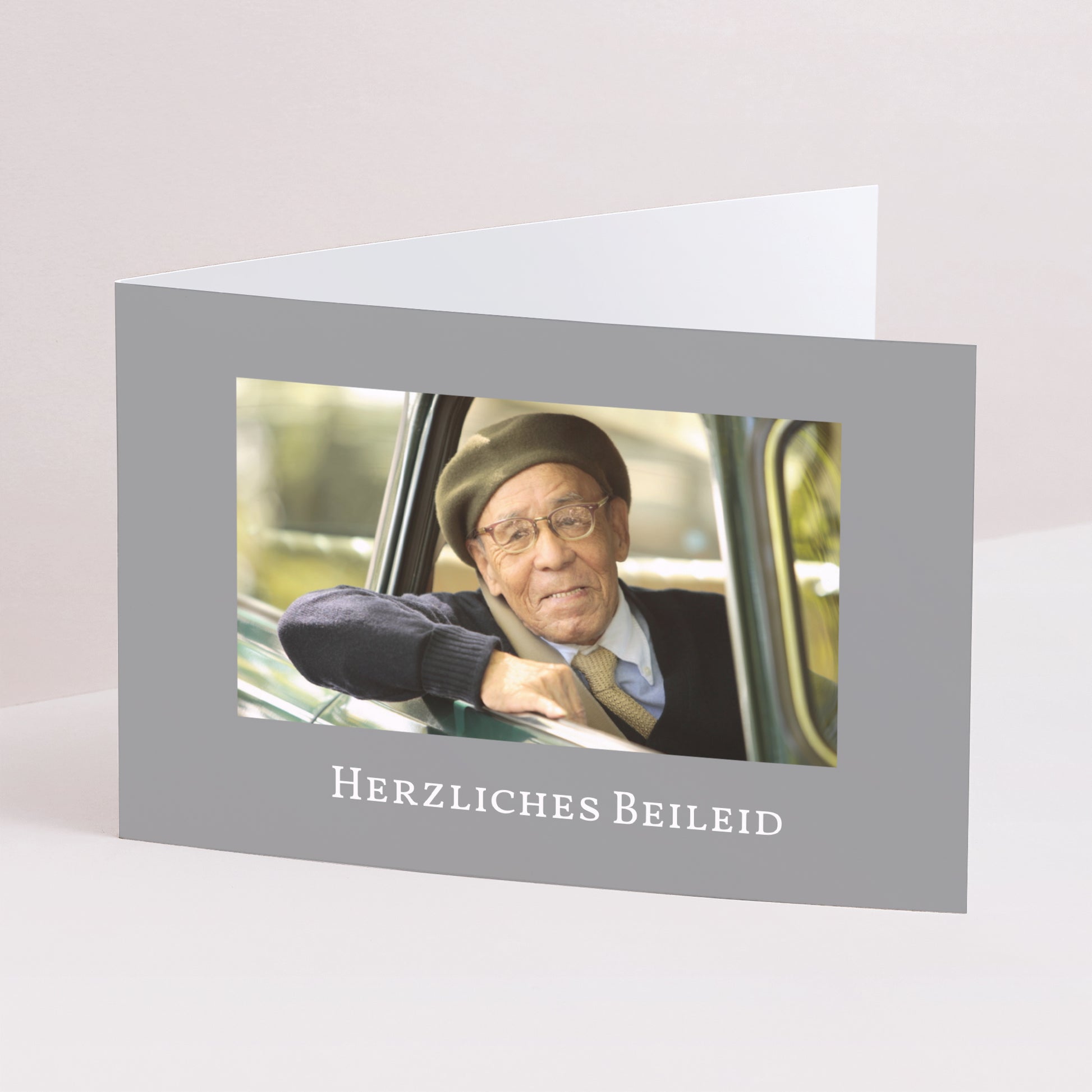 Kondolenzkarte Trauer Doppelflügel-Landschaft Beileidsbekundungen - schwarzer Hintergrund foto N° 1
