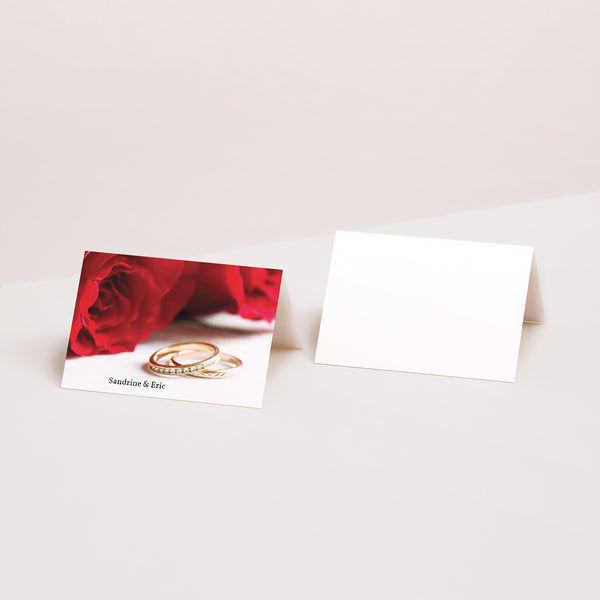 Tischkarten Hochzeit Quer Rote Rosen und Eheringe foto