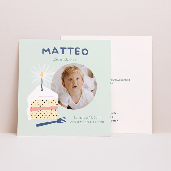 Einladungskarte Kindergeburtstag Quadrat Die Kirsche auf dem Kuchen foto