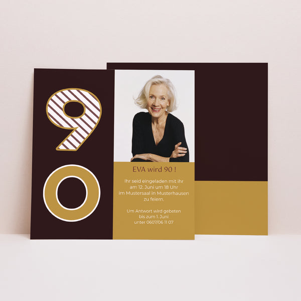 Beilegekarte Geburtstag Erwachsener Quadrat 90 Jahre in Gold foto