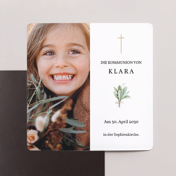 Einladungskarte Kommunion Satz von 9, magnetisch. Blumenkranz, Medaillon und Goldkreuz foto