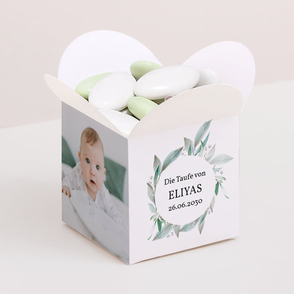 Geschenkbox Taufe Schmetterlingsöffnung Blumenkranz II foto