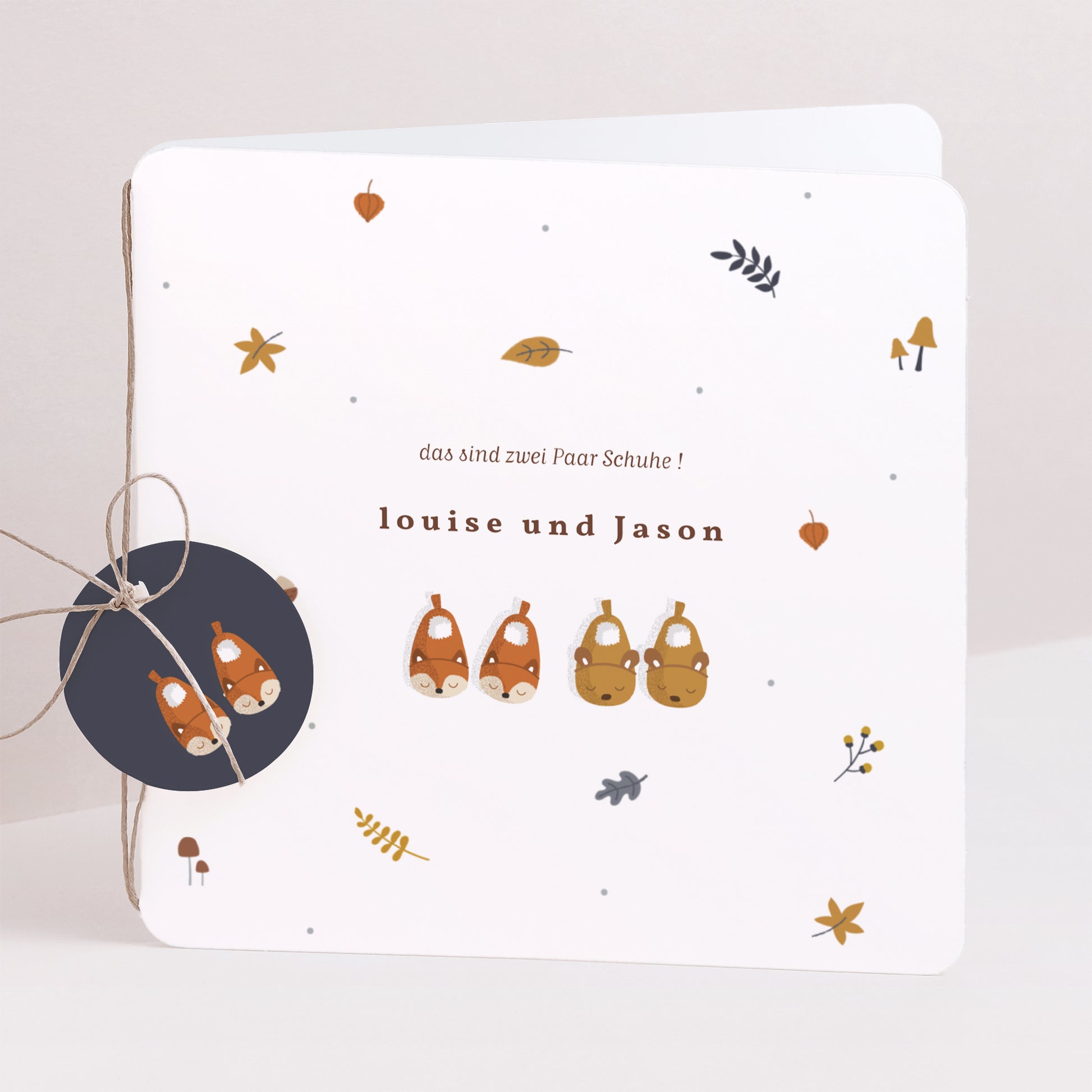 Geburtskarten Doppel-Quadrateinschlag, abgerundete Ecken, runde Etikette Kleine Hausschuhe foto N° 1