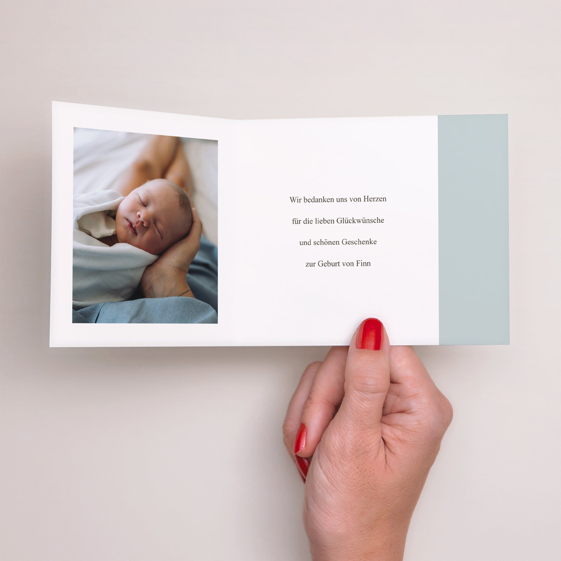 Dankeskarte Geburt Asymmetrische Zweiflügeltür Kleine Jungenkleidung auf der Wäscheleine foto N° 2