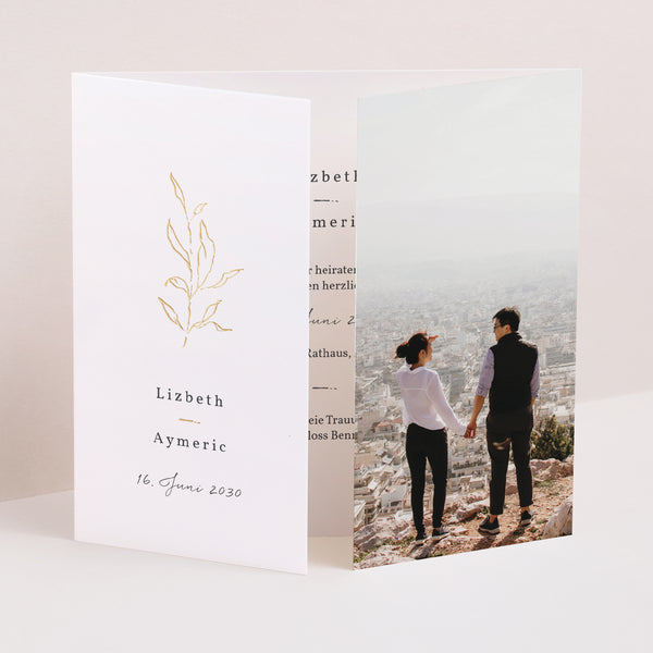 Hochzeitseinladung Triptychon Fensteröffnung Frühlingszweig foto