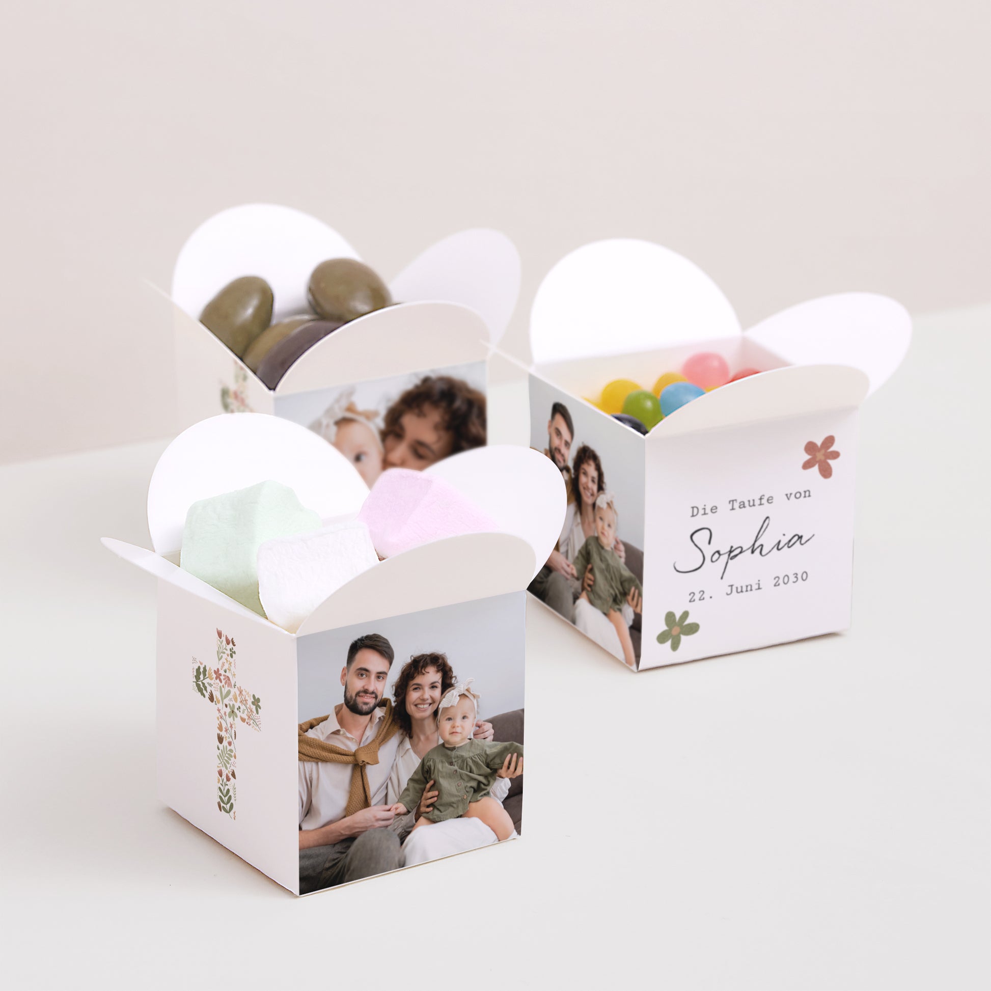 Geschenkbox Taufe Schmetterlingsöffnung Blumenkreuz foto N° 3