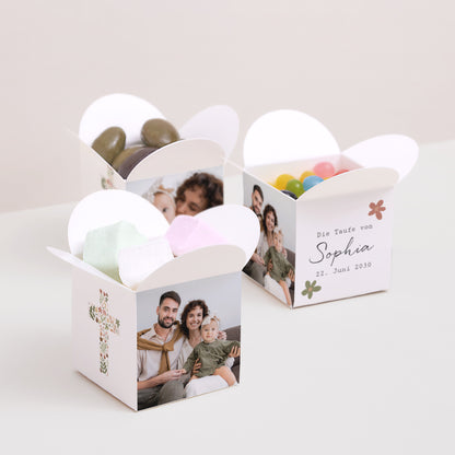 Geschenkbox Taufe Schmetterlingsöffnung Blumenkreuz foto N° 3