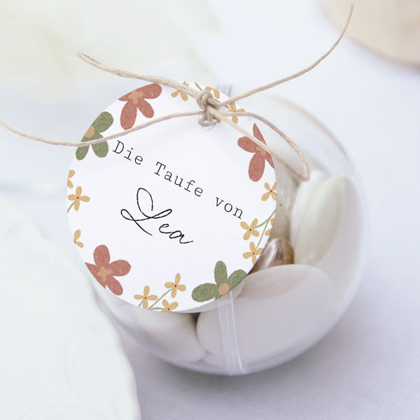 Geschenkbox Taufe Kugel mit runder Etikette Blumenkreuz foto