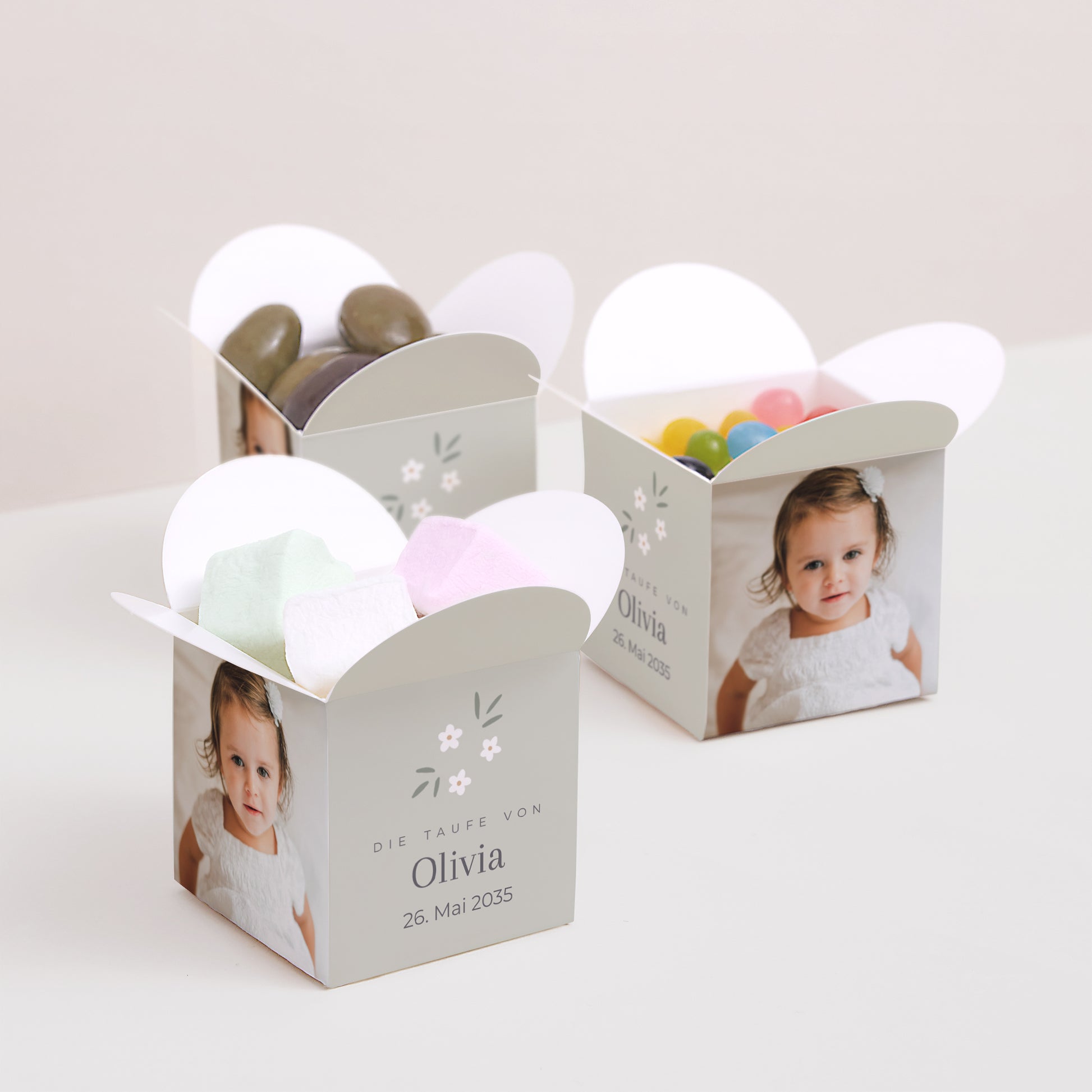 Geschenkbox Taufe Schmetterlingsöffnung Kleine Blumen grün foto N° 3
