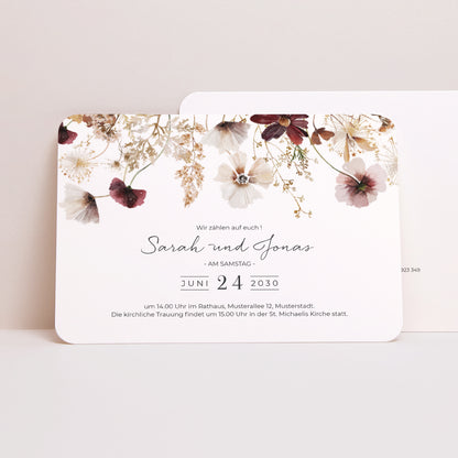 Hochzeitseinladung Landschaft, abgerundete Ränder getrocknete Wiesenblumen foto N° 1