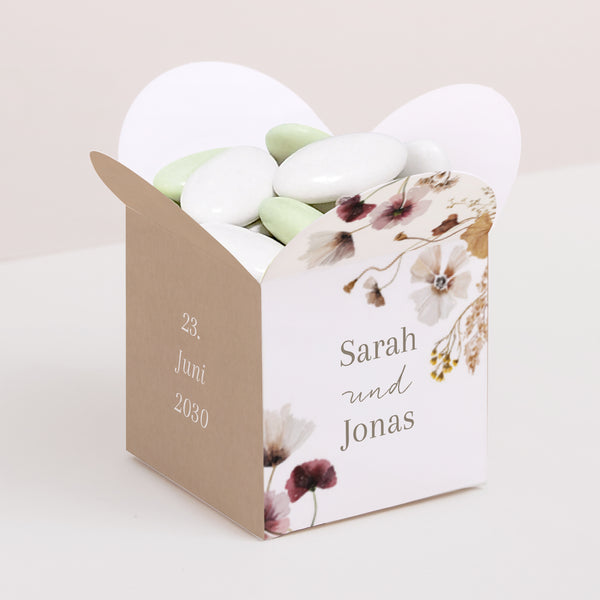 Geschenkbox Hochzeit Schmetterlingsöffnung Getrocknete Wiesenblumen II foto