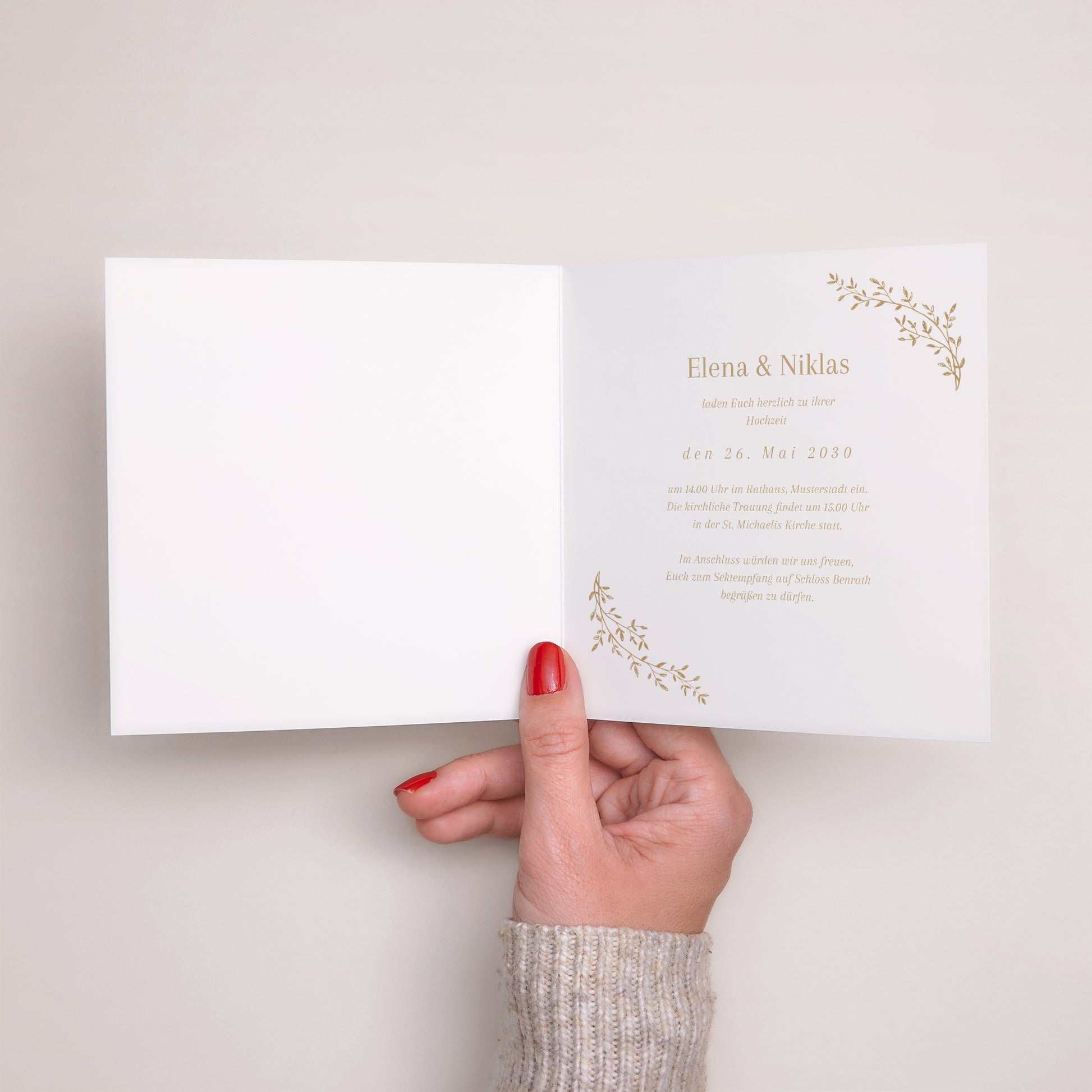 Hochzeitseinladung Doppelflügiges Quadrat goldener Blumenkranz foto N° 2