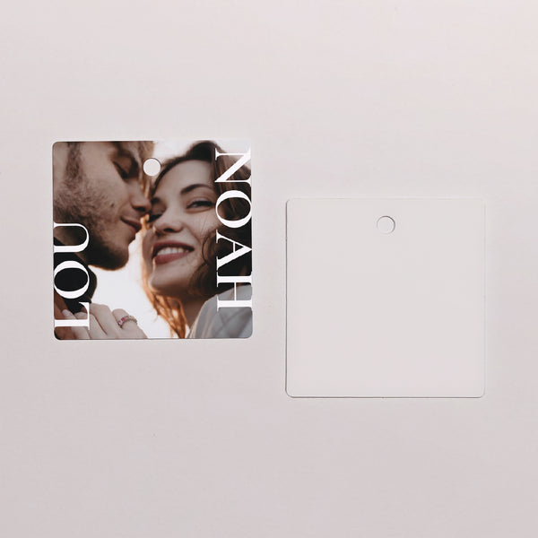 Vorgelochtes Etikett Hochzeit quadratisch Typo und Beige foto