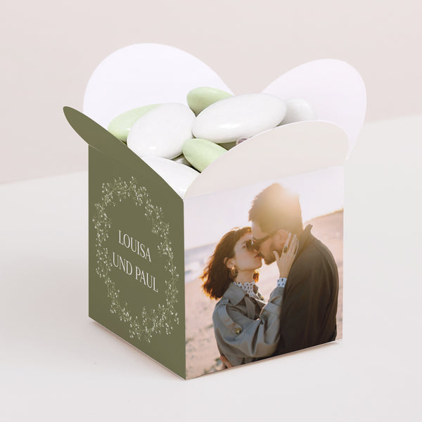 Geschenkbox Hochzeit Schmetterlingsöffnung Gypsophila-Kranz foto