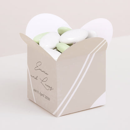 Geschenkbox Hochzeit Schmetterlingsöffnung Kurven auf beigem Grund foto N° 1