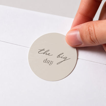 Sticker Hochzeit Rund Kurven auf beigem Grund foto N° 1
