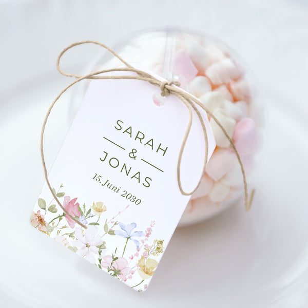 Geschenkbox Hochzeit Ball mit Wimpel-Etikett Wildblumenkranz foto