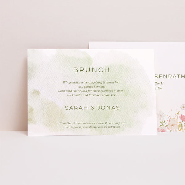 Einladungskarte Hochzeit Landschaft Wildblumenkranz foto