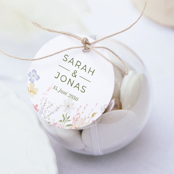 Geschenkbox Hochzeit Kugel mit runder Etikette Wildblumenkranz foto