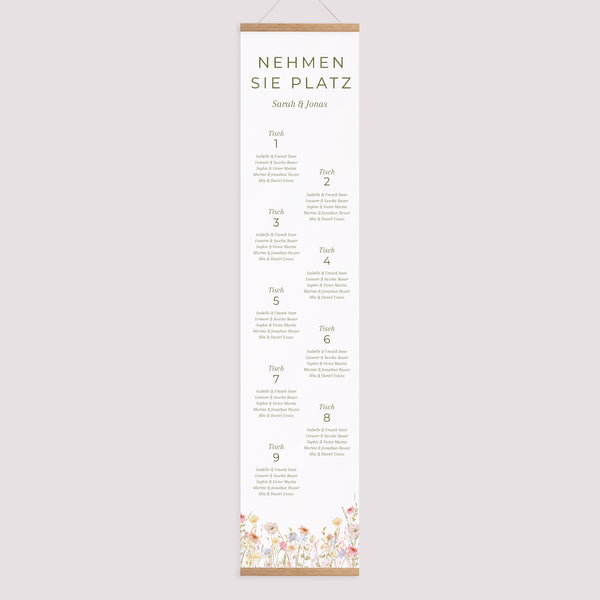 Sitzplan Hochzeit Holzstütze Wildblumenkranz foto