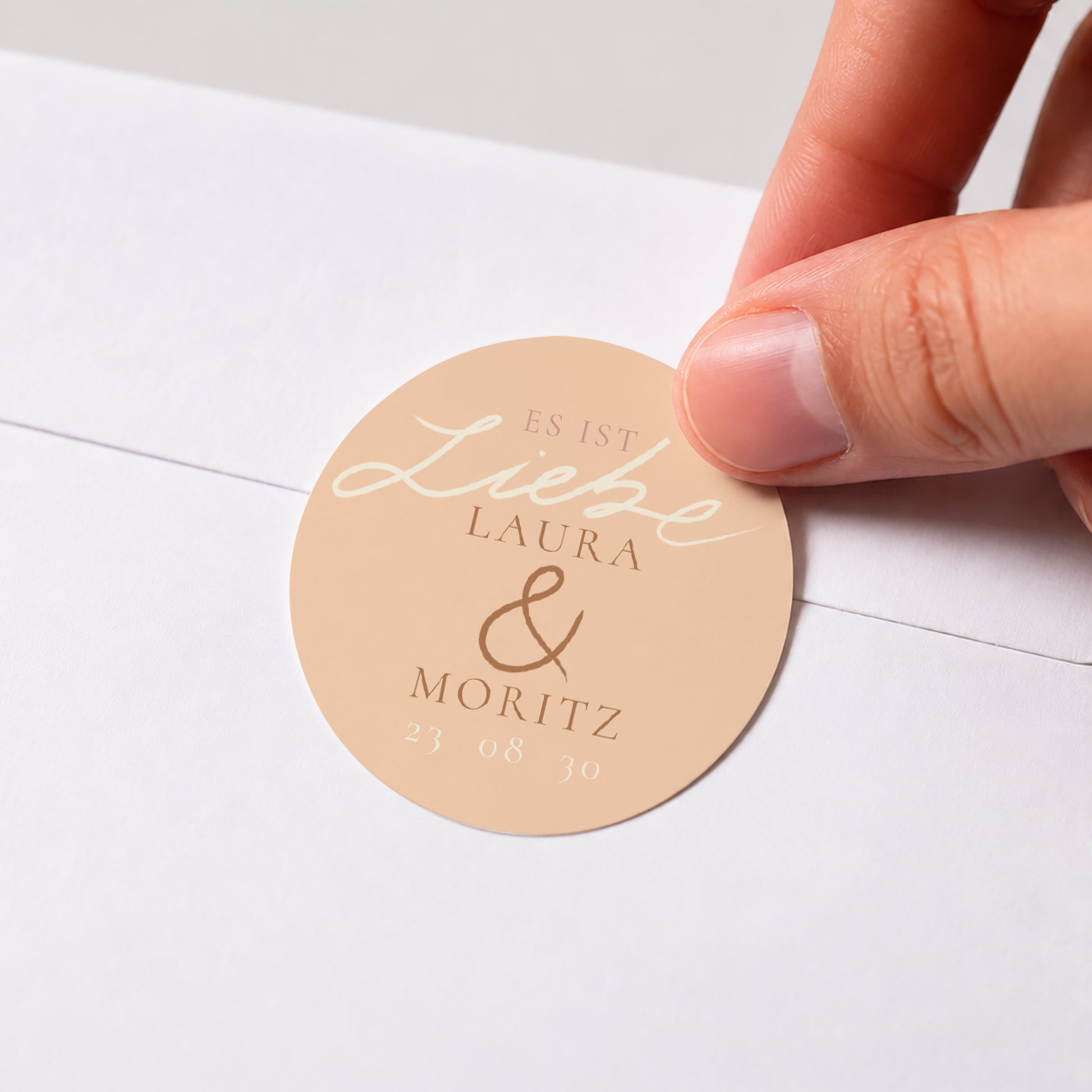 Sticker Hochzeit Rund Es ist die Liebe aus Gold. foto N° 1