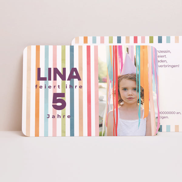 Einladungskarte Kindergeburtstag Landschaft, abgerundete Ränder Rainbow of colour foto