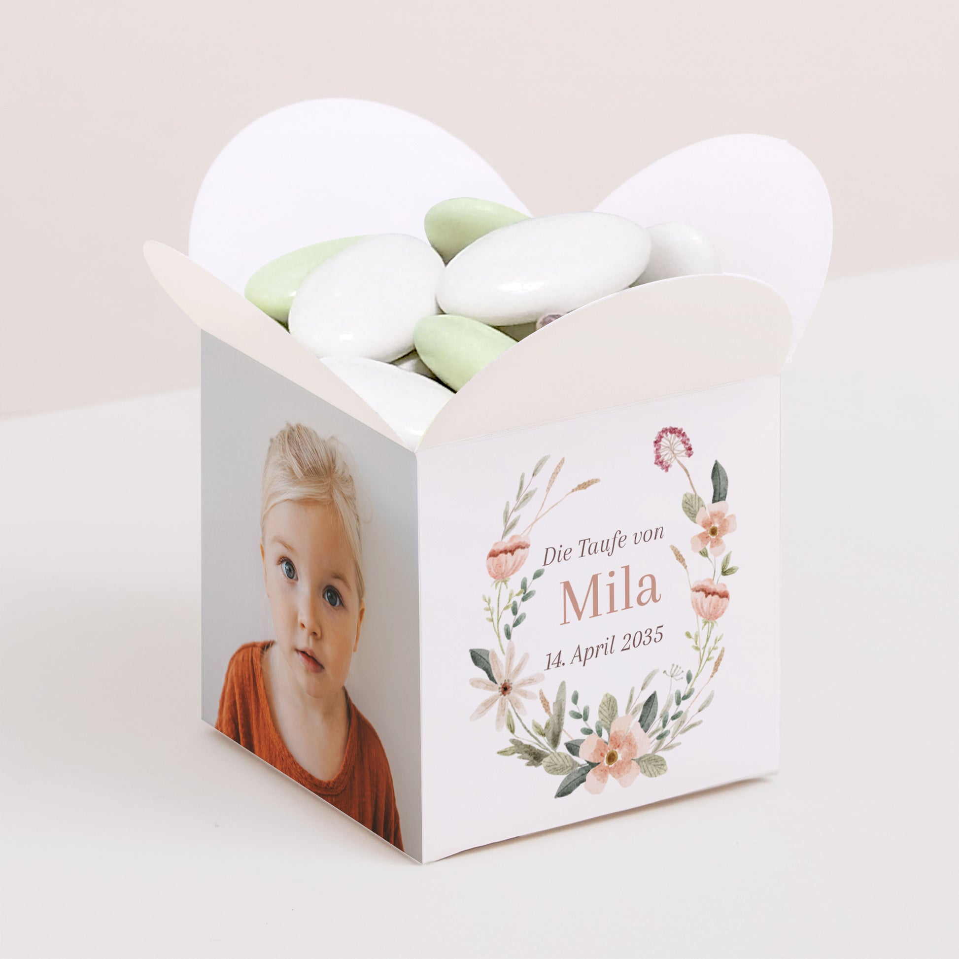 Geschenkbox Taufe Schmetterlingsöffnung Blumenkranz foto N° 1
