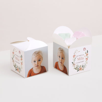 Geschenkbox Taufe Schmetterlingsöffnung Blumenkranz foto N° 2
