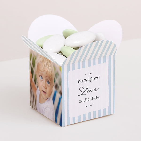 Geschenkbox Taufe Schmetterlingsöffnung Himmelblau gestreift II foto