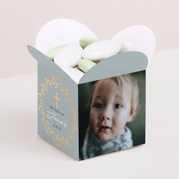 Geschenkbox Taufe Schmetterlingsöffnung Blaue Zartheitkrone foto