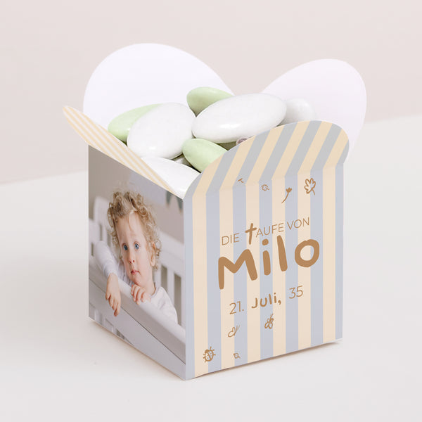 Geschenkbox Taufe Schmetterlingsöffnung Tag der Kostbarkeit foto