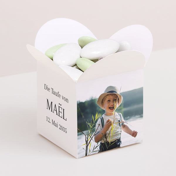 Geschenkbox Taufe Schmetterlingsöffnung Heiliger Augenblick foto