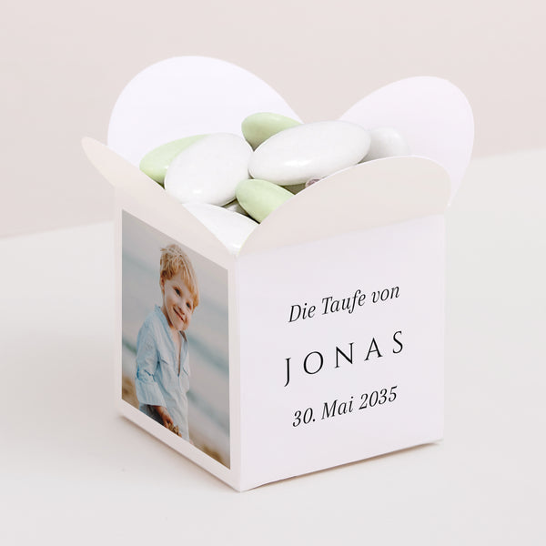 Geschenkbox Taufe Schmetterlingsöffnung Momente der Zärtlichkeit und des Glaubens foto