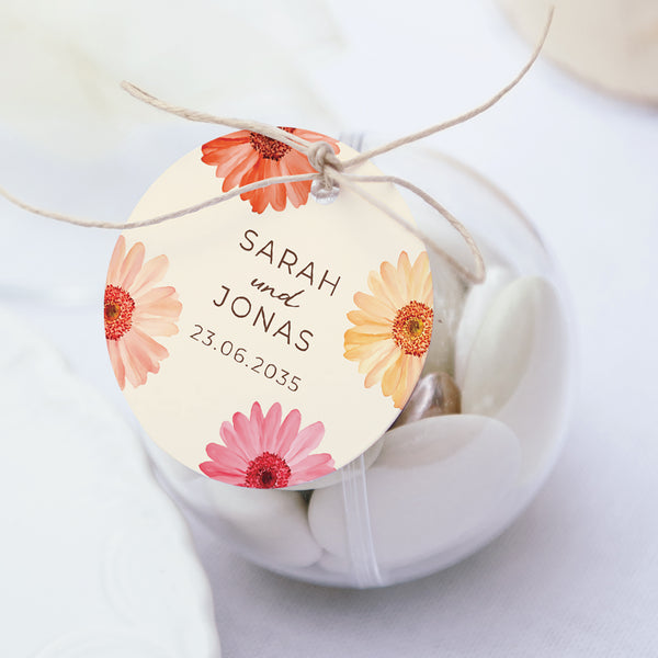 Geschenkbox Hochzeit Kugel mit runder Etikette Blütenflocken foto