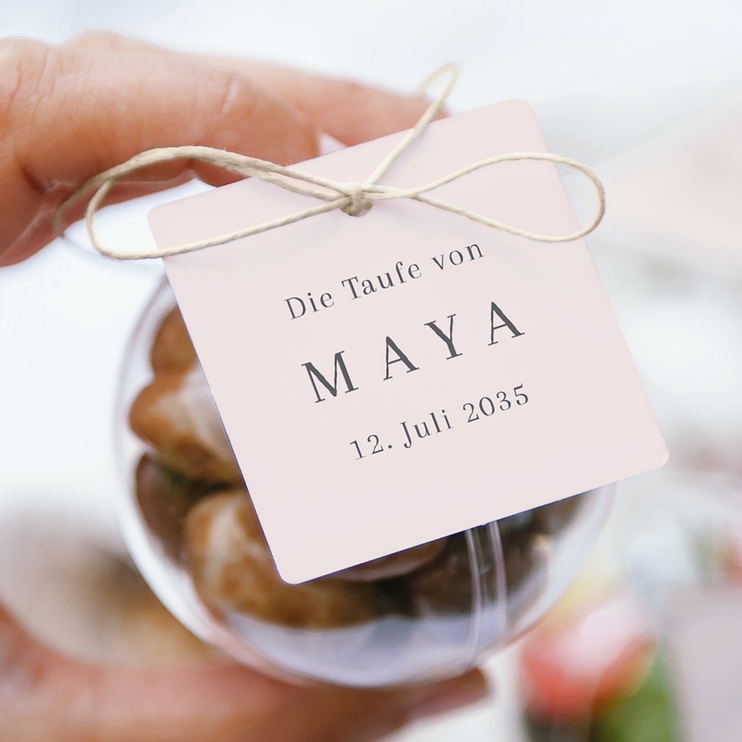Geschenkbox Taufe Kugel mit quadratischem Etikett In der Sanftheit Gottes foto N° 1