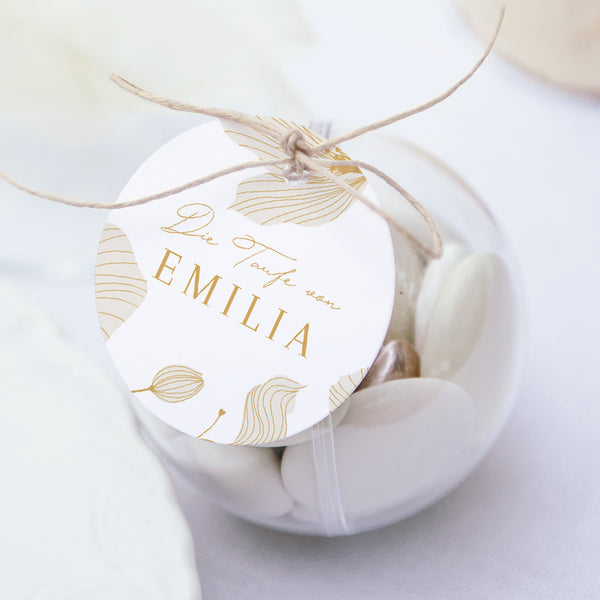 Geschenkbox Taufe Kugel mit runder Etikette Schnipsel des Heiligen Gartens foto