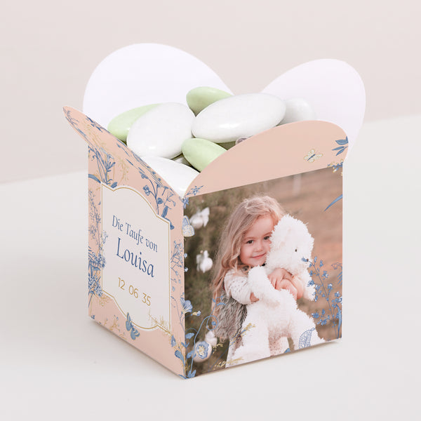 Geschenkbox Taufe Schmetterlingsöffnung Ein blühender Moment foto