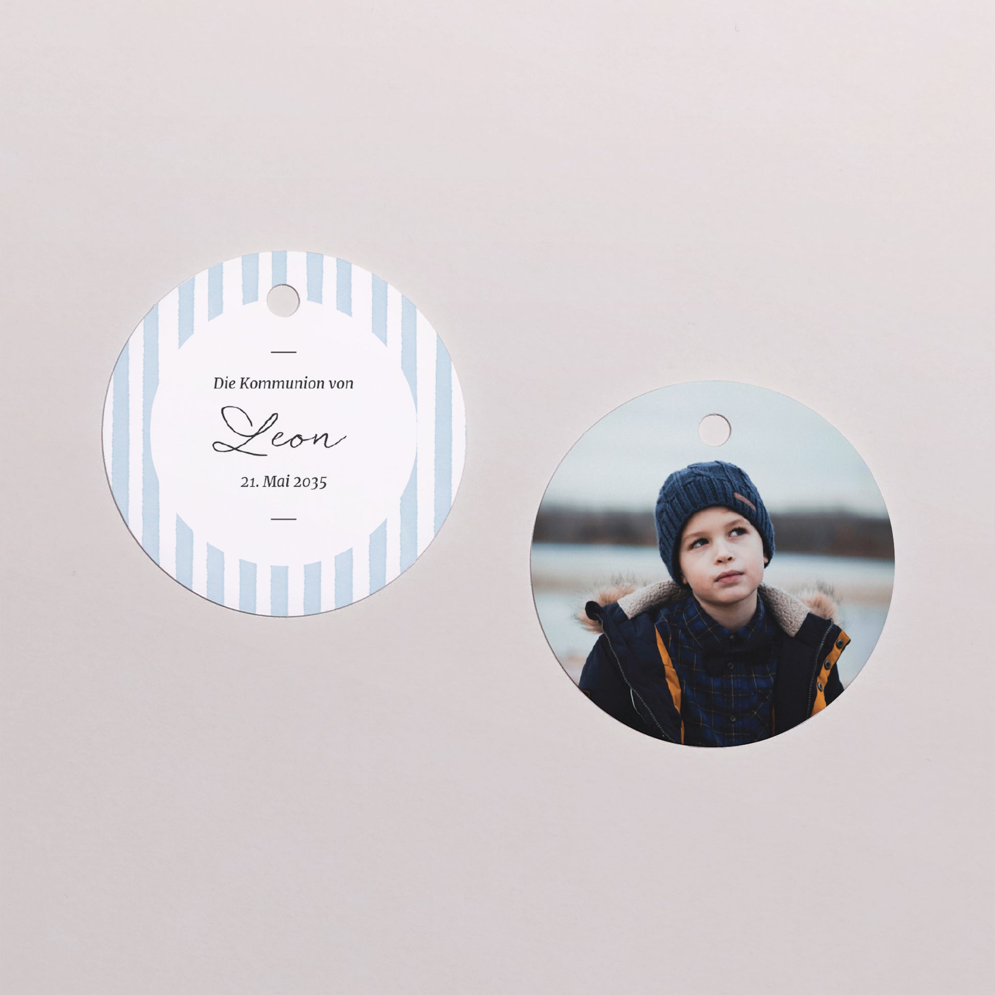 Geschenkbox Kommunion Kugel mit runder Etikette Zwischen den blauen Linien foto N° 3