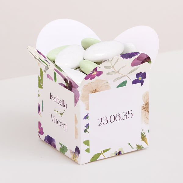 Geschenkbox Hochzeit Schmetterlingsöffnung Blumenrunde foto
